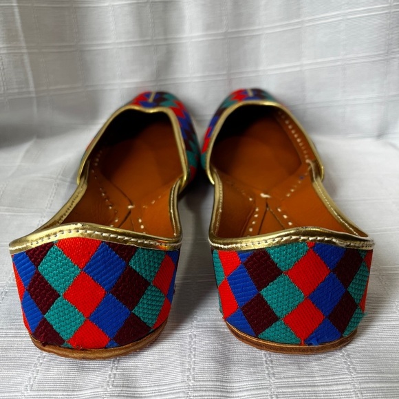 Traditional Handcrafted Colorful Women's Jutti Shoes Leather - Picture 4 of 14